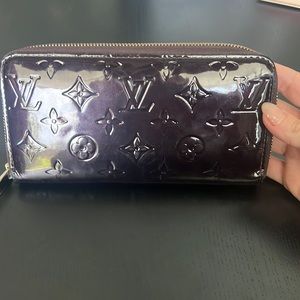 Louis Vuitton vernis zippy wallet plum